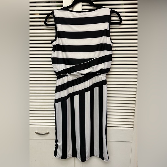 Jessica Black & White Striped Dress Size 4 💥2/$15 or 3/$20💥 - Picture 2 of 12